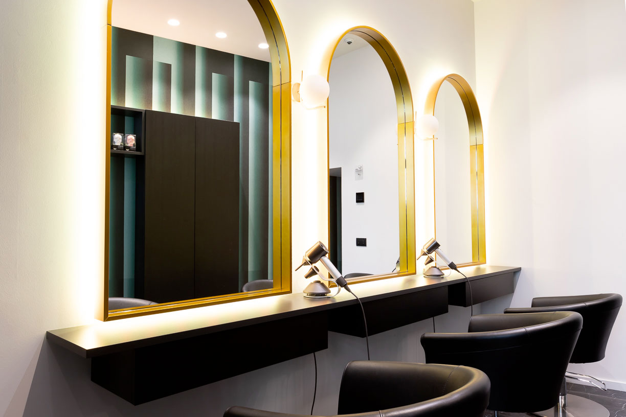 Styling stations with arched mirrors